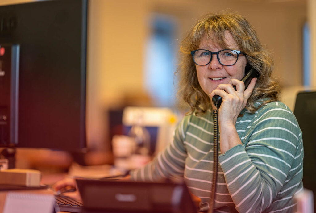 Bei Stuhlmann Zerspanungstechnik sind wir jederzeit erreichbar – per Telefon, Mail, EDI oder Webshop.