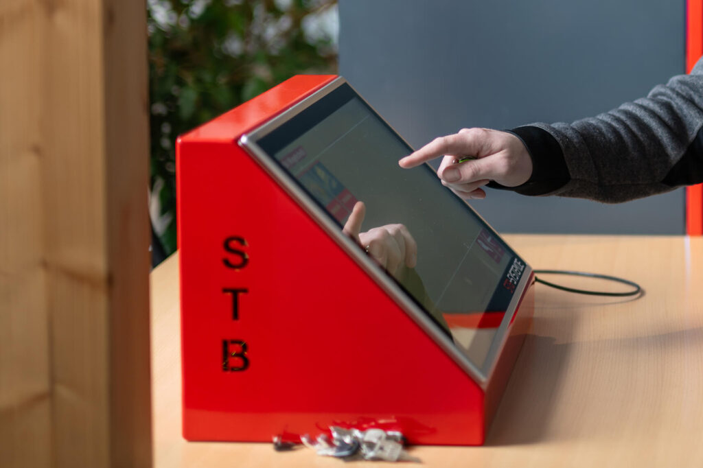 Die Toolmanagementsysteme der Stuhlmann-Tochter STB lassen sich über die native Touch-Software intuitiv bedienen.